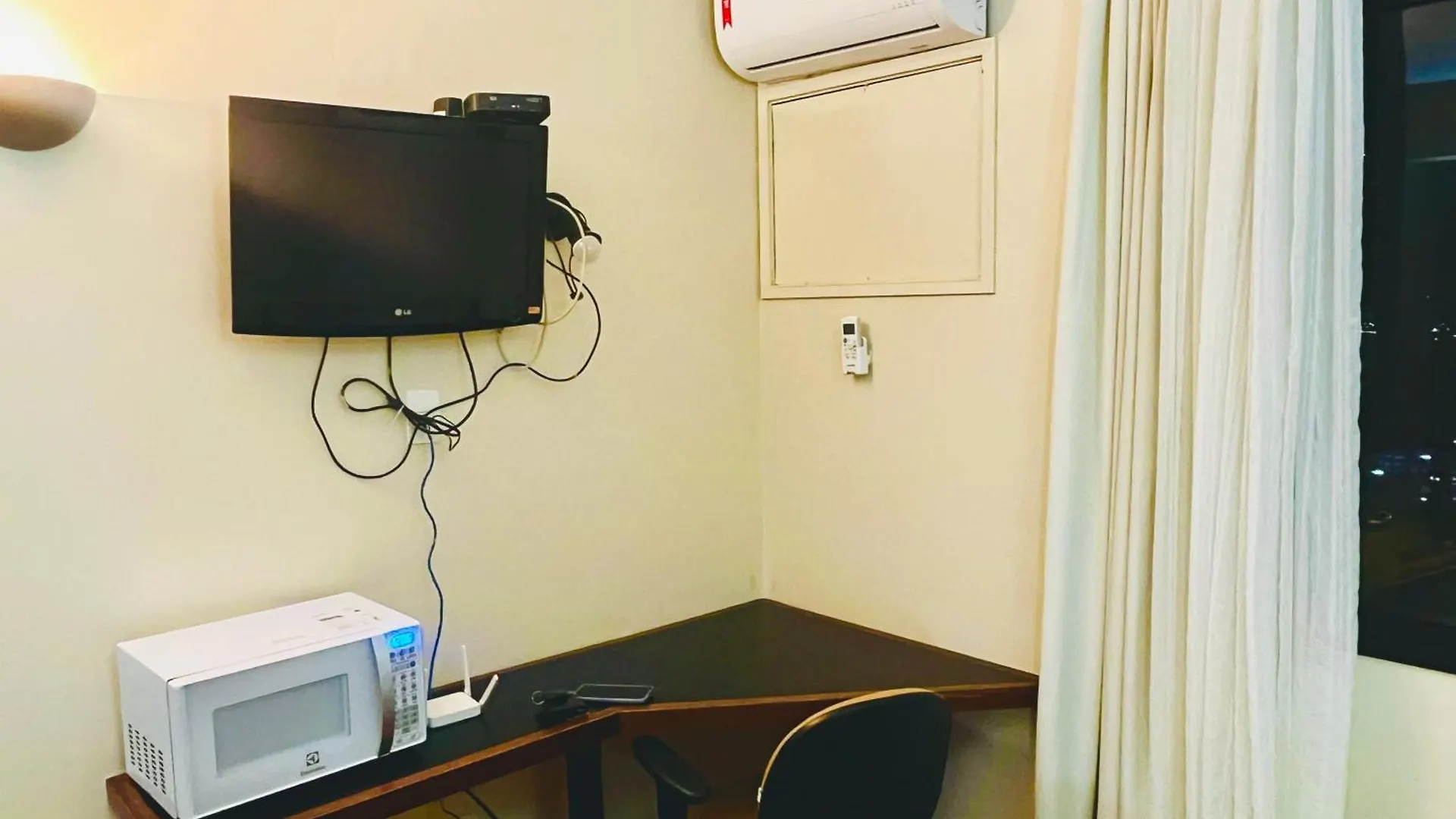 Apartamento Centro De Brasilia - Proximo A Dois Shopping 615A 0*,  Brasil